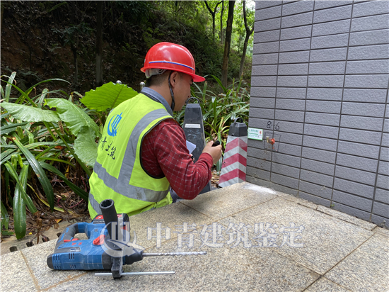 房屋安全鉴定是检测材料的性能及结构安全